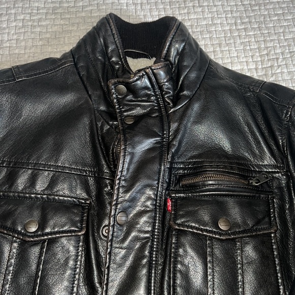 Men’s Levi’s faux leather jacket. Color dark brown size CH for small - Picture 2 of 6